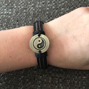 Adjustable yin-yang bracelet. Unisex.